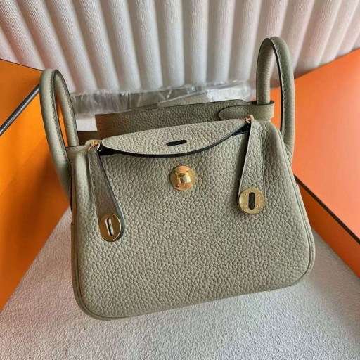 Bolsas Mini Lindy Clemence Q1 Luz de color Caqui Verde Hardware de Oro 19cm Completo hecho a Mano Ghw